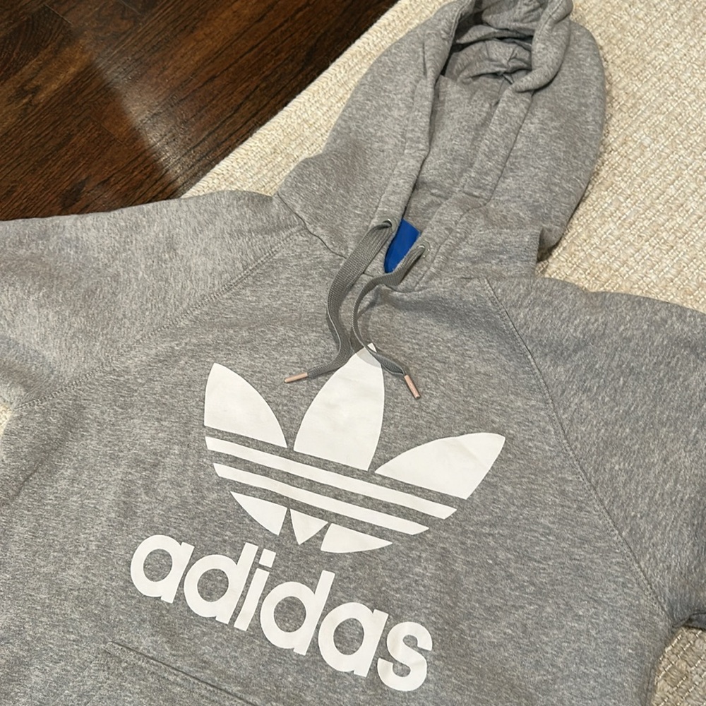 Adidas hoodie unisex size medium. In very good condition. No stains and no rips.